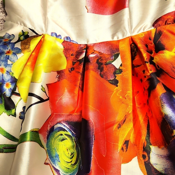 Women's size M fully lined colorful dress - Picture 4 of 5